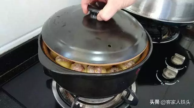 客家這一鍋菜火了,簡單做出鍋真香,上桌湯汁也不剩!