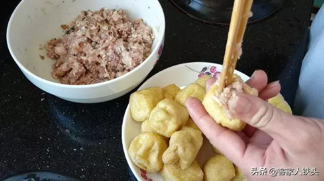客家這一鍋菜火了,簡單做出鍋真香,上桌湯汁也不剩!