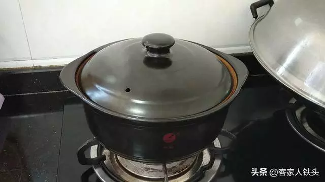 客家這一鍋菜火了,簡單做出鍋真香,上桌湯汁也不剩!