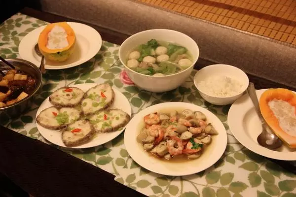 晚飯吃太飽,可能會引來這5種疾病,別不當回事