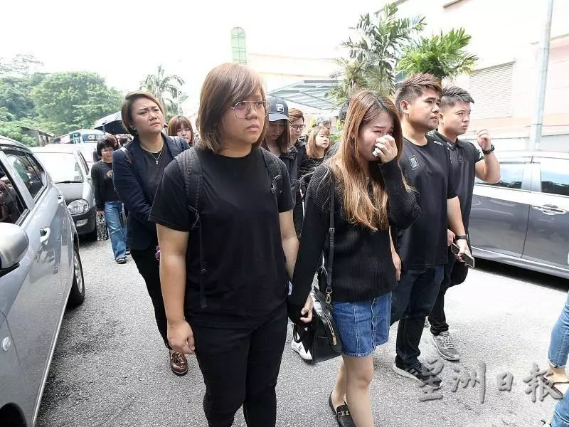 「我很害怕我會忘了她…以後我要學習自己買衣服…」