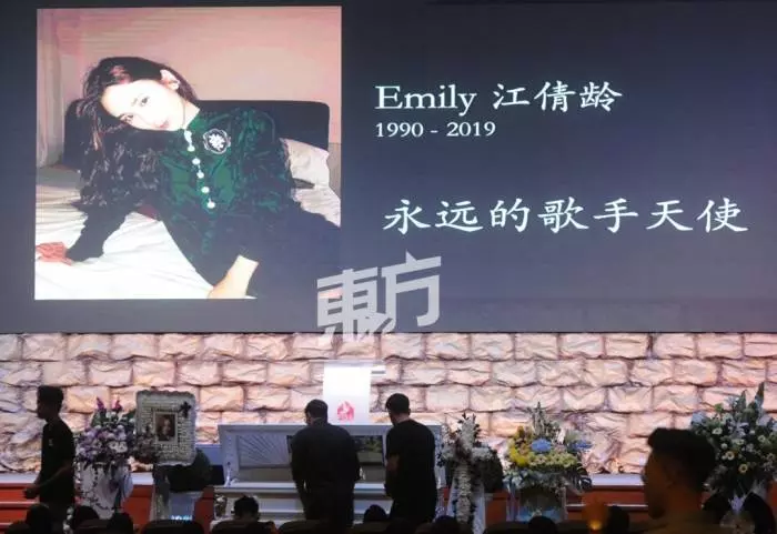 「我很害怕我會忘了她…以後我要學習自己買衣服…」
