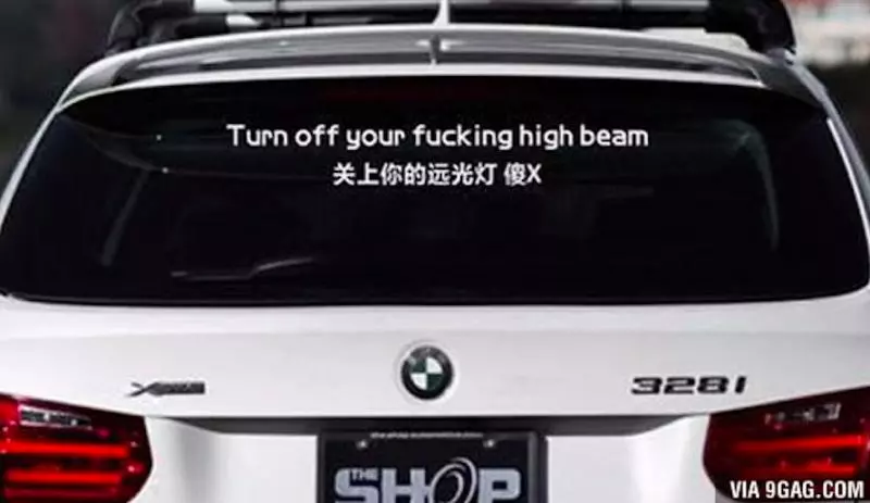 妙招擊退愛開遠光燈車主! 「鬼怪反光貼」獲讚神發明