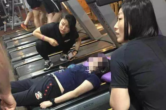 年輕女子跑步機上猝死!猝死之前,身體會給我們哪些信號? -