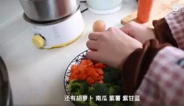和王思聰的狗有一拼!月薪8000花3000養狗,網友:我酸了!