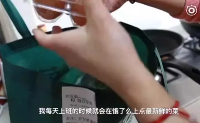 和王思聰的狗有一拼!月薪8000花3000養狗,網友:我酸了!