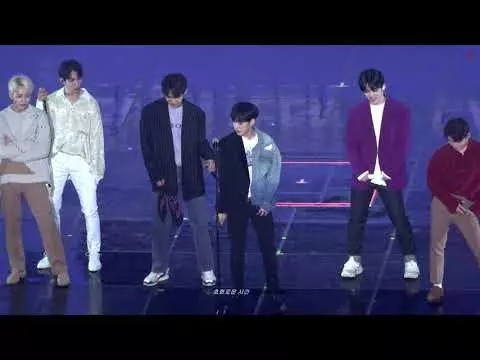 不愧是出了名的「SHINee飯」,SEVENTEEN成員見面會超搶戲!