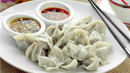 懷孕想吃餃子婆婆懶得包,親媽包送來後下樓拿快遞,上樓後心涼了