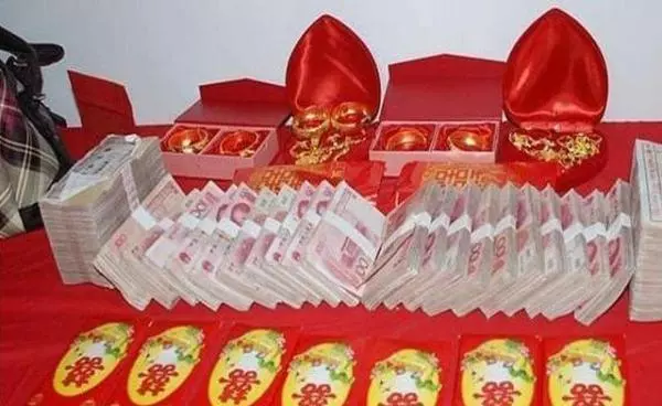 兩胎都生了女兒,老公讓我凈身出戶,二十年後婆家跪求我復婚
