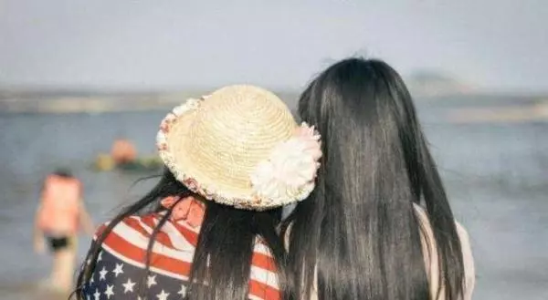 兩胎都生了女兒,老公讓我凈身出戶,二十年後婆家跪求我復婚