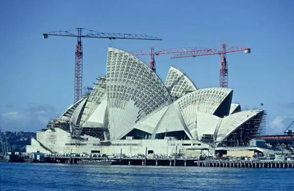 9張帶你搭時光機回去看「世界名建築蓋一半」的稀有照