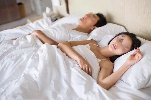 同居後男友不再碰我,半夜醒來一摸被子,我決定這輩子非他不嫁