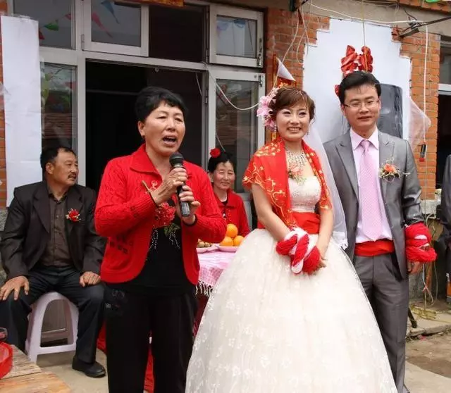 兒媳帶婆婆改嫁,新婚夜老公提個問題,婆婆的回答,讓兒媳心寒了