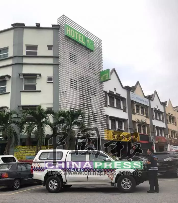 【附視頻】多刀劈爆頭 血屍臥血床 !! 廉價酒店客房血淋淋一幕,員工闖入魂飛魄散....