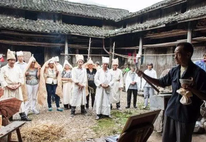 老公去世後帶女兒參加閨蜜婚禮,女兒突然叫爸爸,看到新郎我愣了
