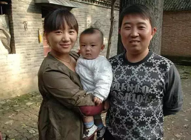 父親去世8年,母親每月進城一次,兒子偷偷跟去,才知母親在騙他