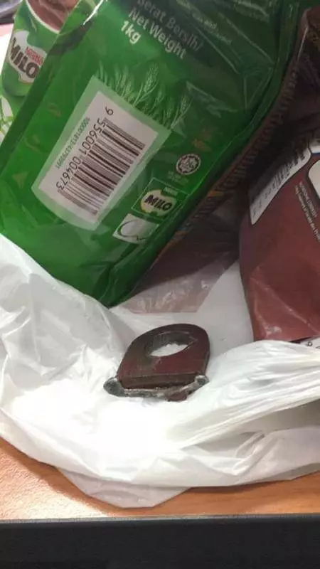 大馬公寓大盜登場!喬莊送貨員進入公寓爆竊,見事跡敗露後竟然送屋主一包咖啡和milo,乘機逃走....