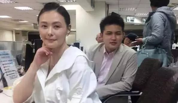 曾是一線女星,卻因吸毒變醜,如今42歲,卻找小整整15歲的老公!