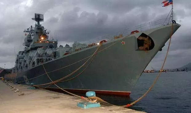 這艘戰艦差點來中國,055橫空出世將其擠開,在碼頭泡成了廢鐵