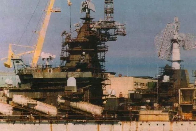 這艘戰艦差點來中國,055橫空出世將其擠開,在碼頭泡成了廢鐵