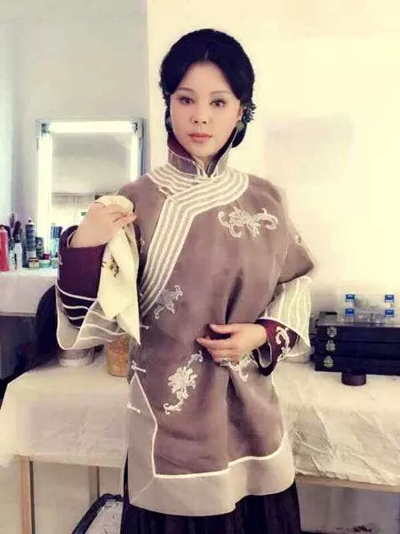 因丈夫動粗為了兒子凈身出戶,重返娛樂圈後大火,今53歲仍驚艷