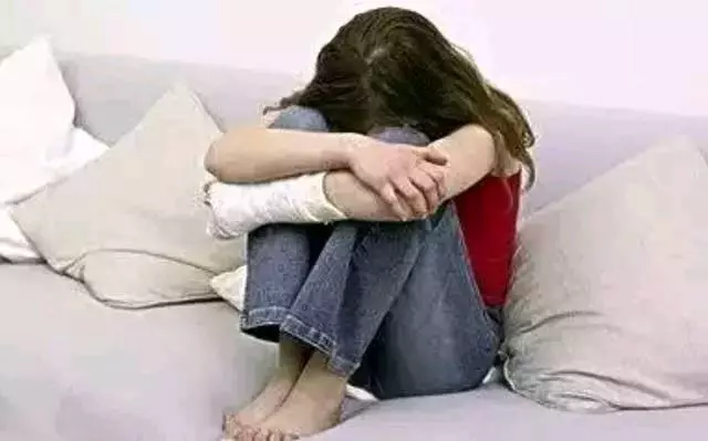 兩歲女兒玩手機,不小心設了淩晨一點的鬧鐘,鬧鐘一響我的婚姻也結束了!