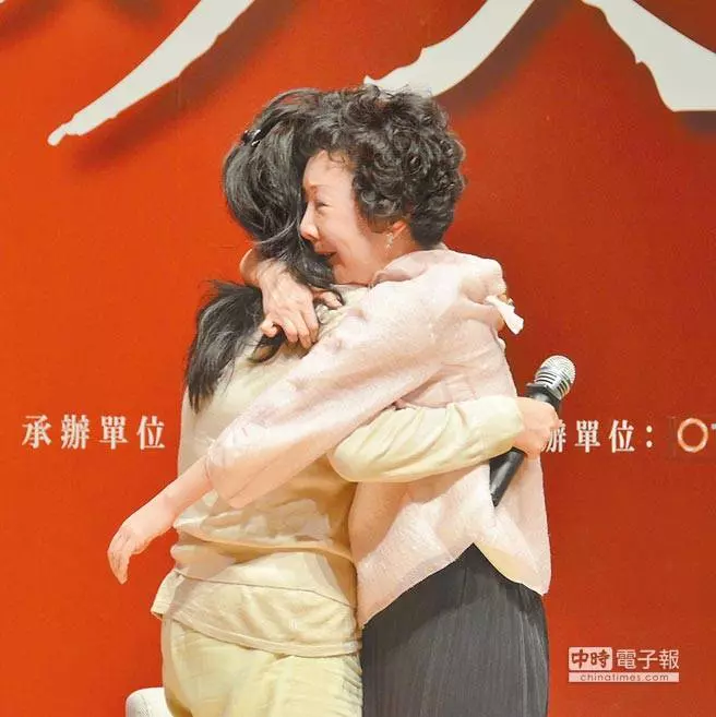 當年一場意外胡志強竟「原諒了司機」!只因邵曉鈴說:感謝那個撞我的人!