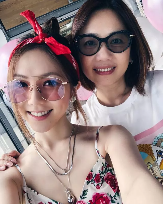 鄧紫棋比基尼照引網友暴動!除了美胸翹臀,還加碼「超性感腰窩」!