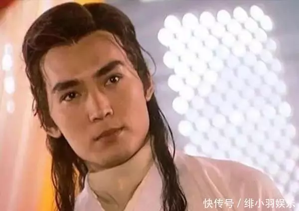 昔日盛世容顏焦恩俊,一夜之間變老,而身邊的哮天犬卻越來越帥!