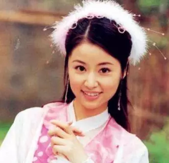 同是一個父親, 43歲林心如與35歲妹妹,兩人差距一看便知!