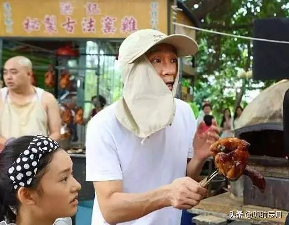 你沒見過的周星馳片場舊照,第四五張笑得多開心,有張兩段遺憾!