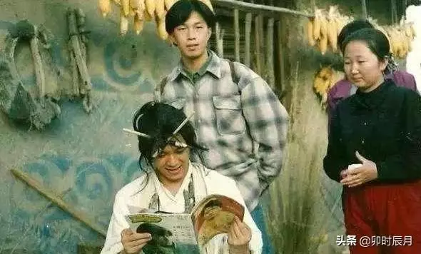 你沒見過的周星馳片場舊照,第四五張笑得多開心,有張兩段遺憾!