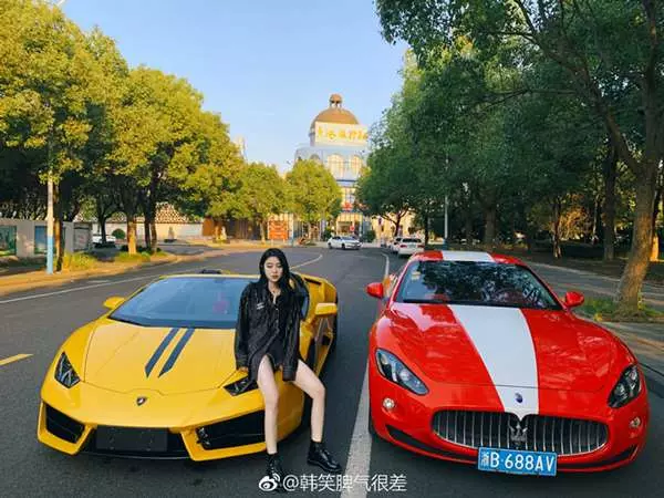 有錢就是霸氣!24歲千金炫富無極限,零用錢拿了400多萬,媽媽還送她一條街!