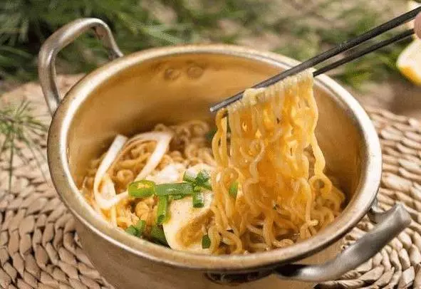 韓國人吃泡麵和我們吃泡麵有什麼不同?