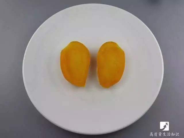 去皮小妙招:鳳梨去皮竟這麼簡單,不用一分鐘全變鳳梨塊,太實用了