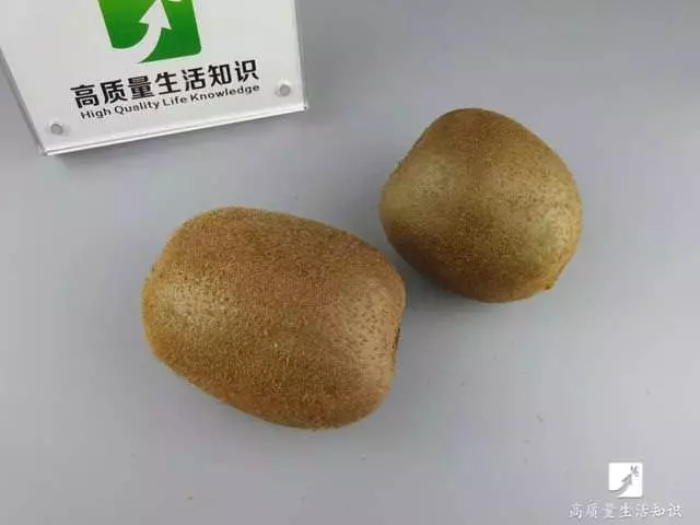 去皮小妙招:鳳梨去皮竟這麼簡單,不用一分鐘全變鳳梨塊,太實用了