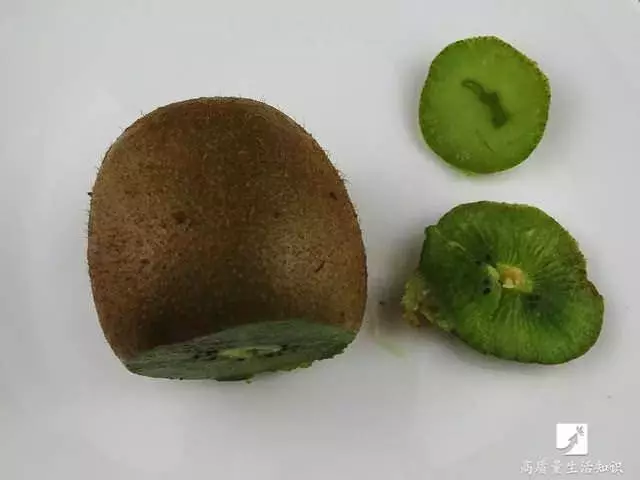 去皮小妙招:鳳梨去皮竟這麼簡單,不用一分鐘全變鳳梨塊,太實用了
