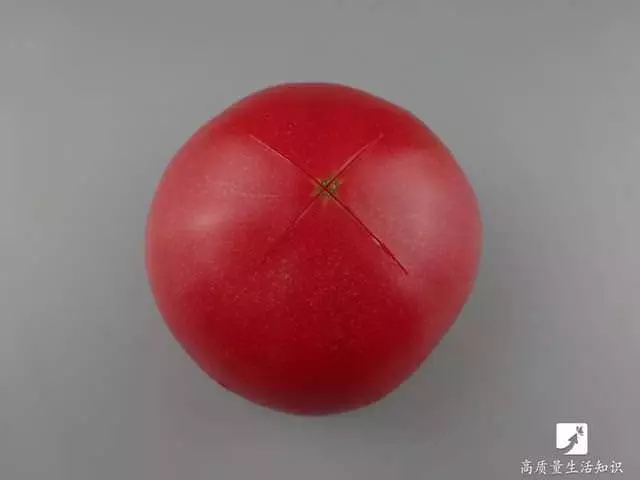 去皮小妙招:鳳梨去皮竟這麼簡單,不用一分鐘全變鳳梨塊,太實用了