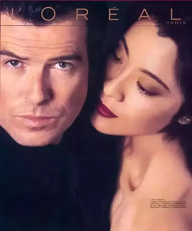 「最帥007」疼愛妻子25年!老婆「生子後身材走樣」遭嘲諷, 他霸氣擋輿論...網友:這就是真愛!