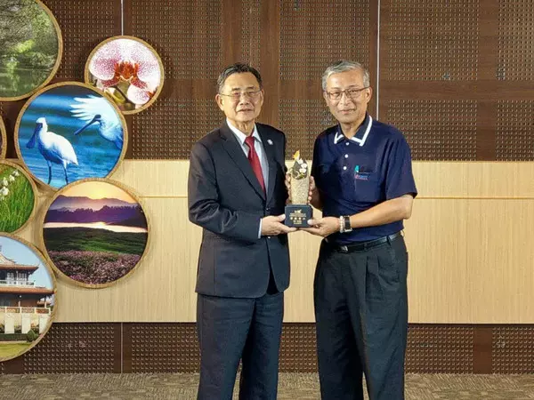 員工借高利貸無力償還,老闆霸氣幫他「一次還清300萬」!他心疼「有困難找公司」!