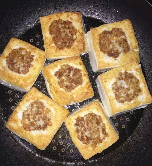 豆腐別再炒著吃,試試這種做法,簡單易做一學就會,一口一塊真香
