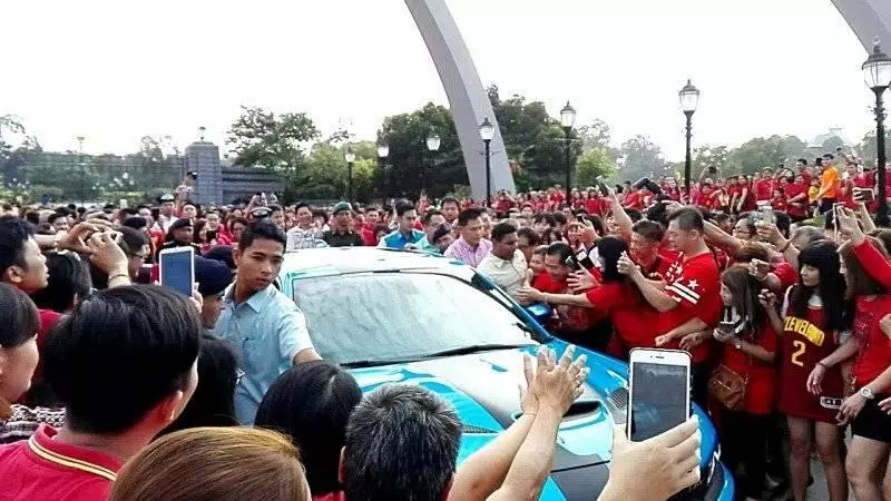 柔佛蘇丹上載了一段視頻...讓他「高興壞了....