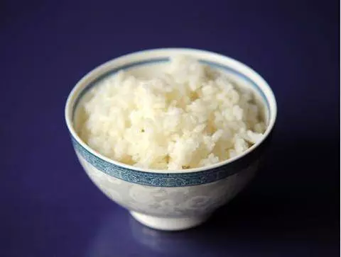 「剩米飯」不要再做蛋炒飯了,教你一個新做法,老人孩子都愛吃!