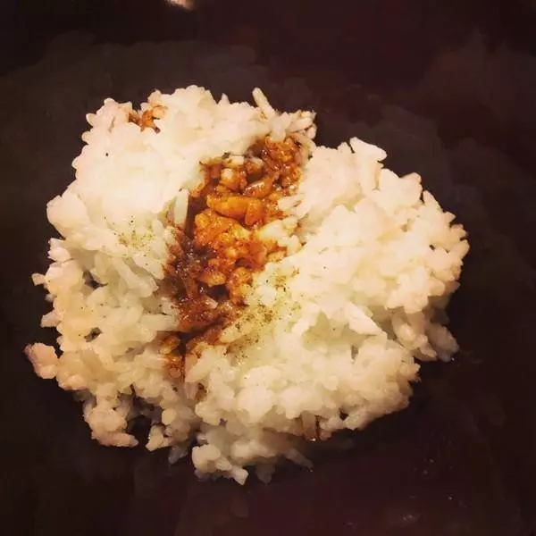 「剩米飯」不要再做蛋炒飯了,教你一個新做法,老人孩子都愛吃!