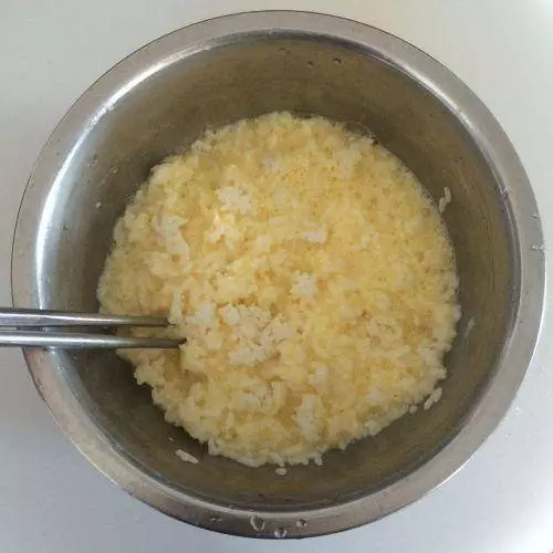 「剩米飯」不要再做蛋炒飯了,教你一個新做法,老人孩子都愛吃!