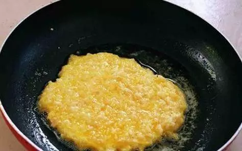 「剩米飯」不要再做蛋炒飯了,教你一個新做法,老人孩子都愛吃!