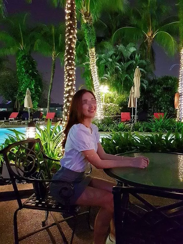 穿少一點 出差同房 大馬網紅當模特遇到狼