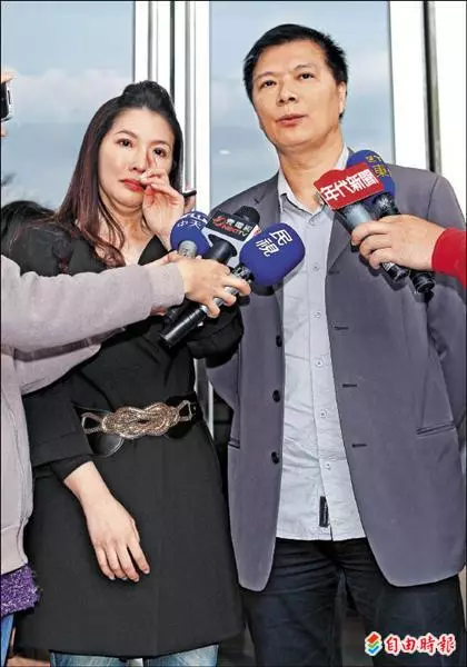林書煒淚曝「15年婚姻」簽離婚協議!當年堅持「父女戀」嫁大17歲老公的她:「半夜看到嫩妹傳簡訊說....」