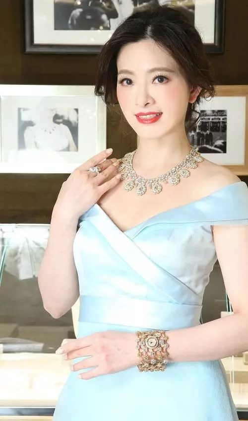 42歲劉真嫁辛龍2年卻過得超慘!不但禿頭還....她崩潰大哭:「我怎麼這麼慘....」粉絲好心疼!
