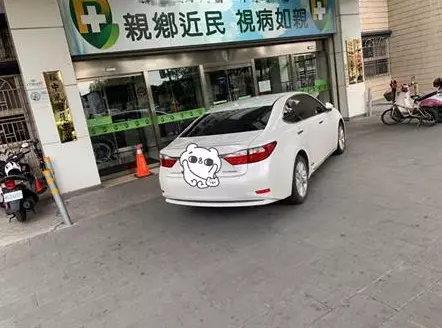 車違停醫院門口趕救人,竟被拍照公審!背後原因有洋蔥…醫師:「這就是我的人生!」